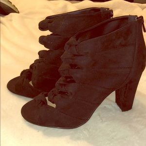 Black peep toe pumps